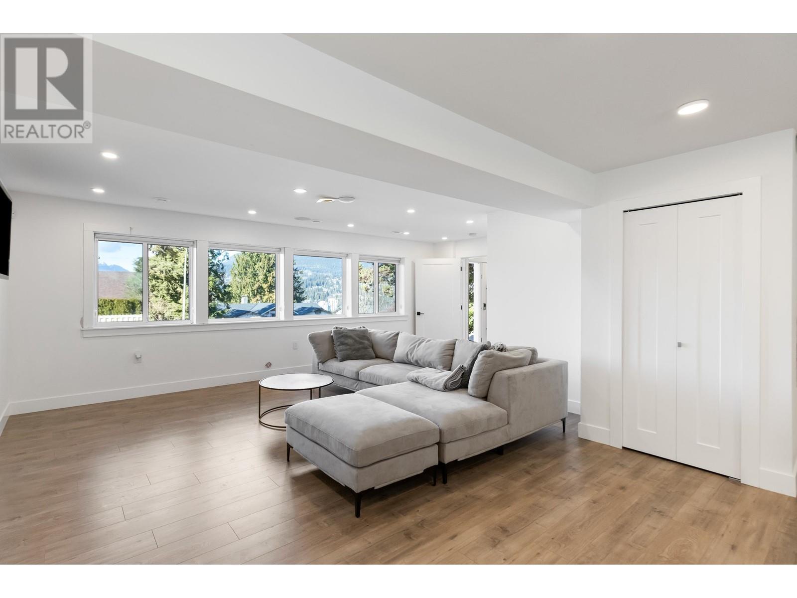 2314 Oneida Drive, Coquitlam, British Columbia  V3J 7A8 - Photo 26 - R2976643