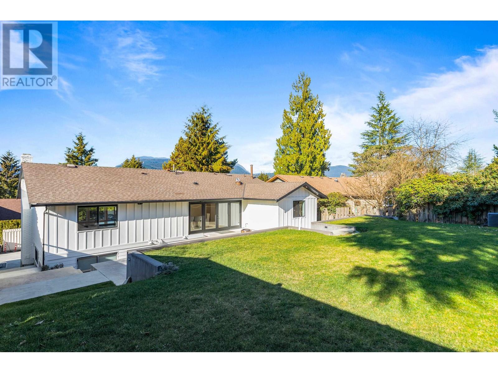 2314 Oneida Drive, Coquitlam, British Columbia  V3J 7A8 - Photo 38 - R2976643
