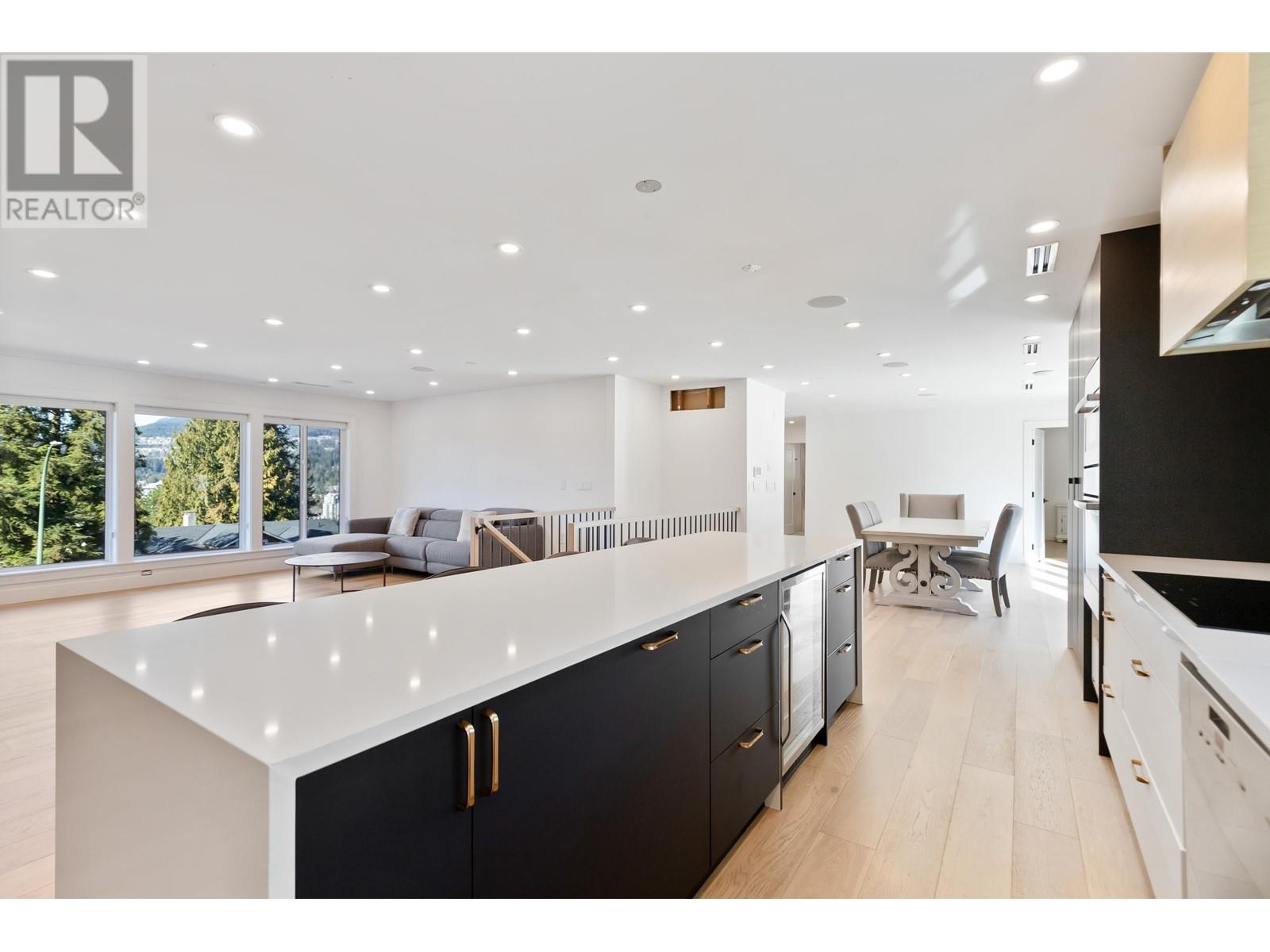 2314 Oneida Drive, Coquitlam, British Columbia  V3J 7A8 - Photo 4 - R2976643