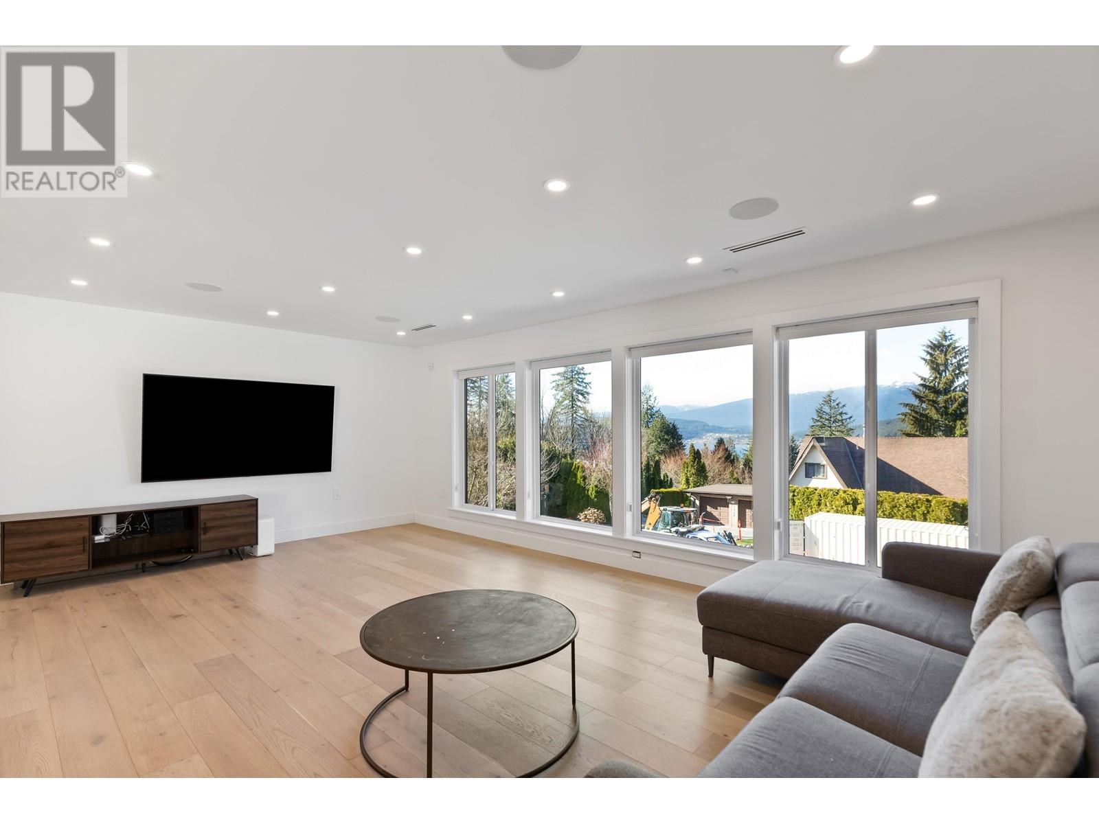 2314 Oneida Drive, Coquitlam, British Columbia  V3J 7A8 - Photo 5 - R2976643