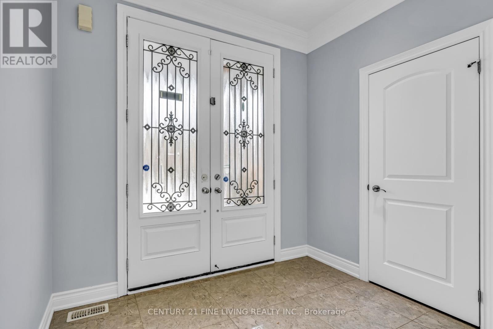 Property at 80 HANBURY CRESCENT image 3