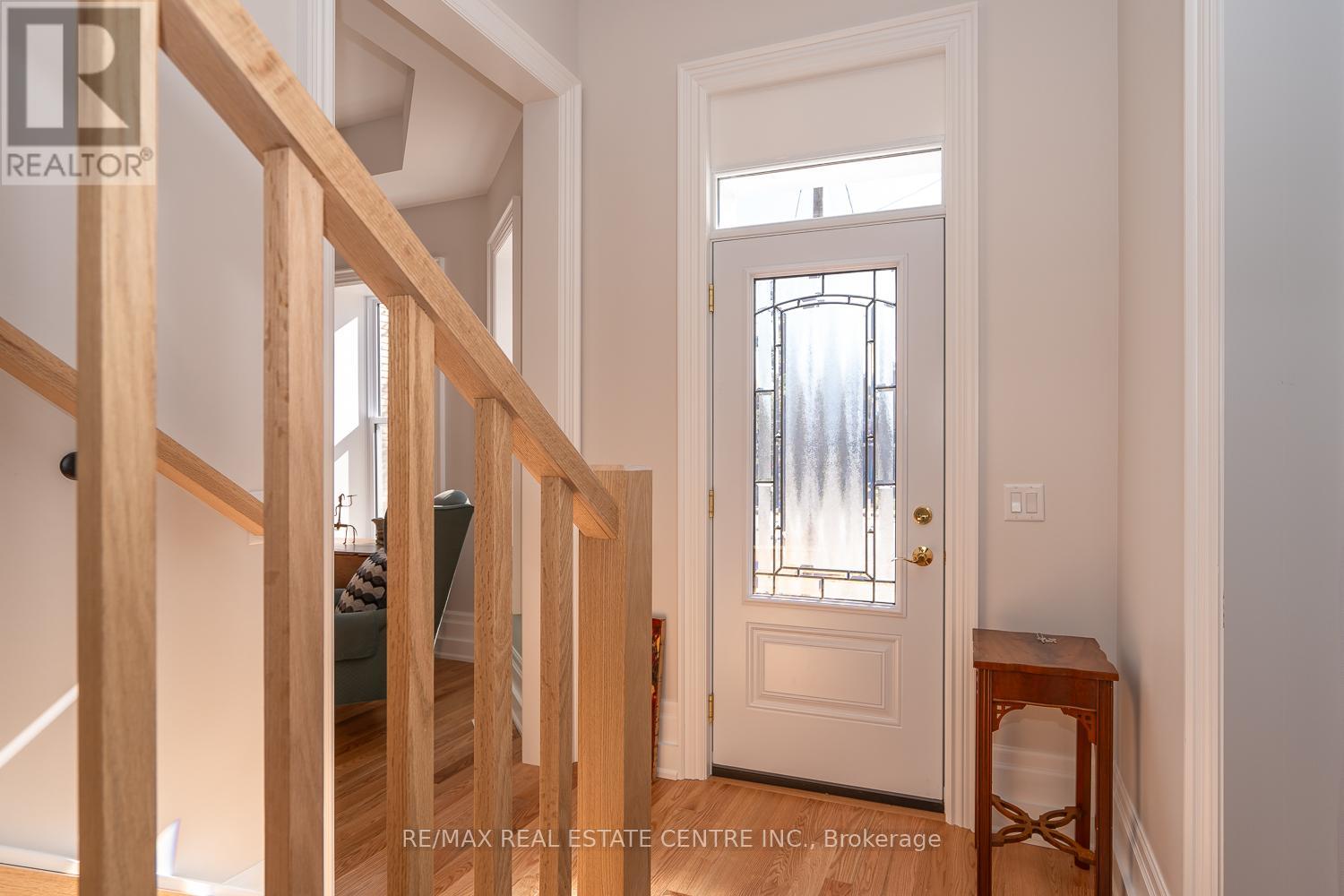 Property at 154 MAIN STREET W image 4