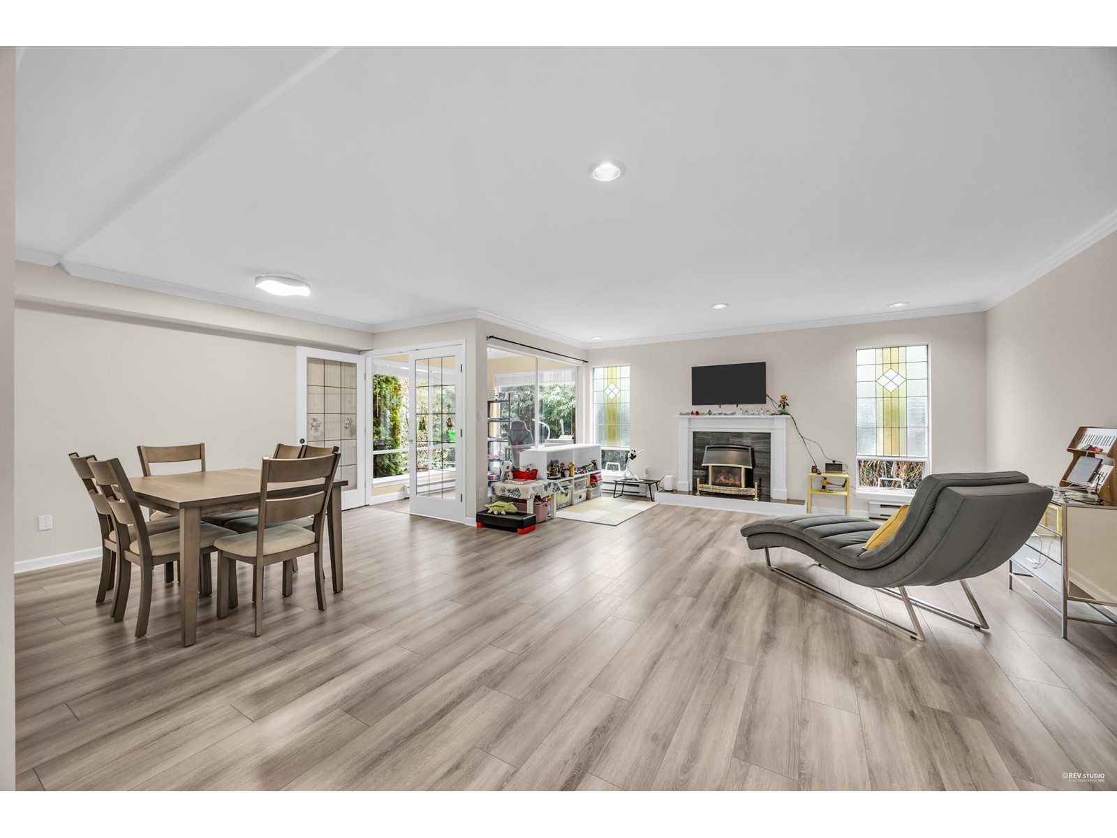Property at 3 1552 EVERALL STREET image 2