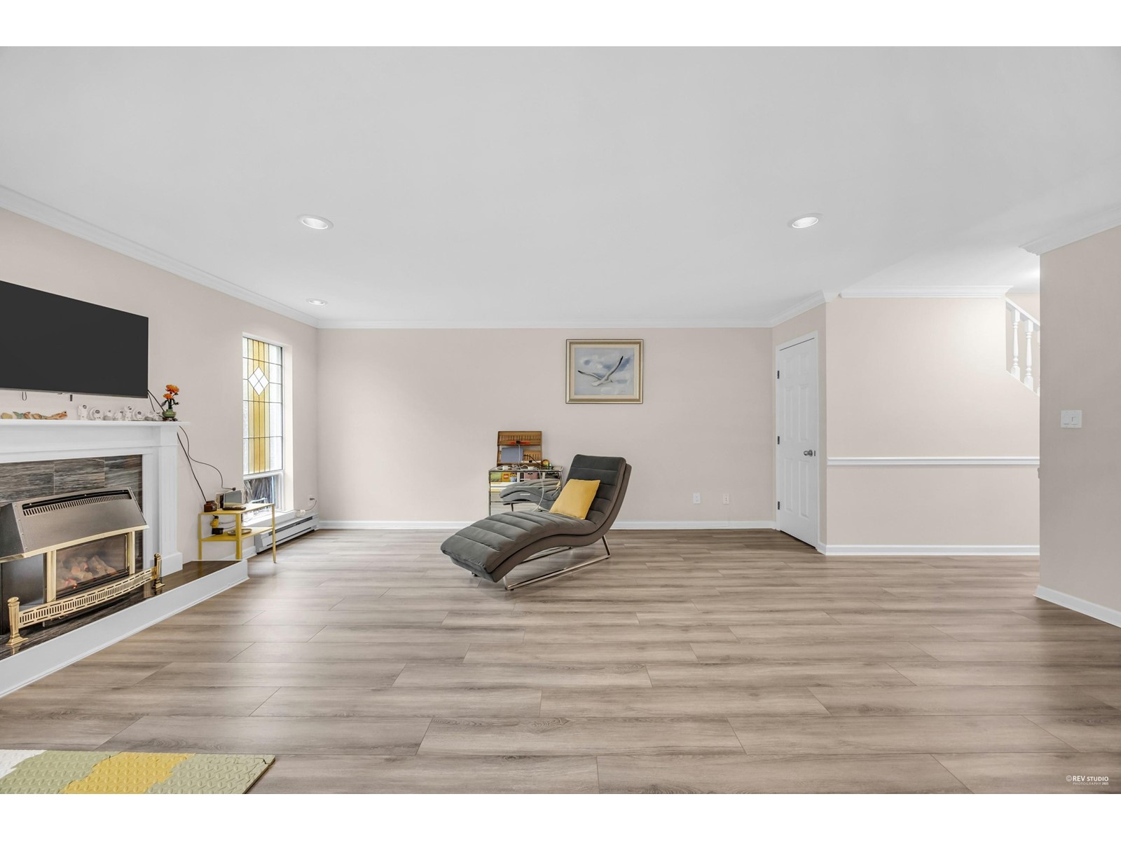 Property at 3 1552 EVERALL STREET image 3