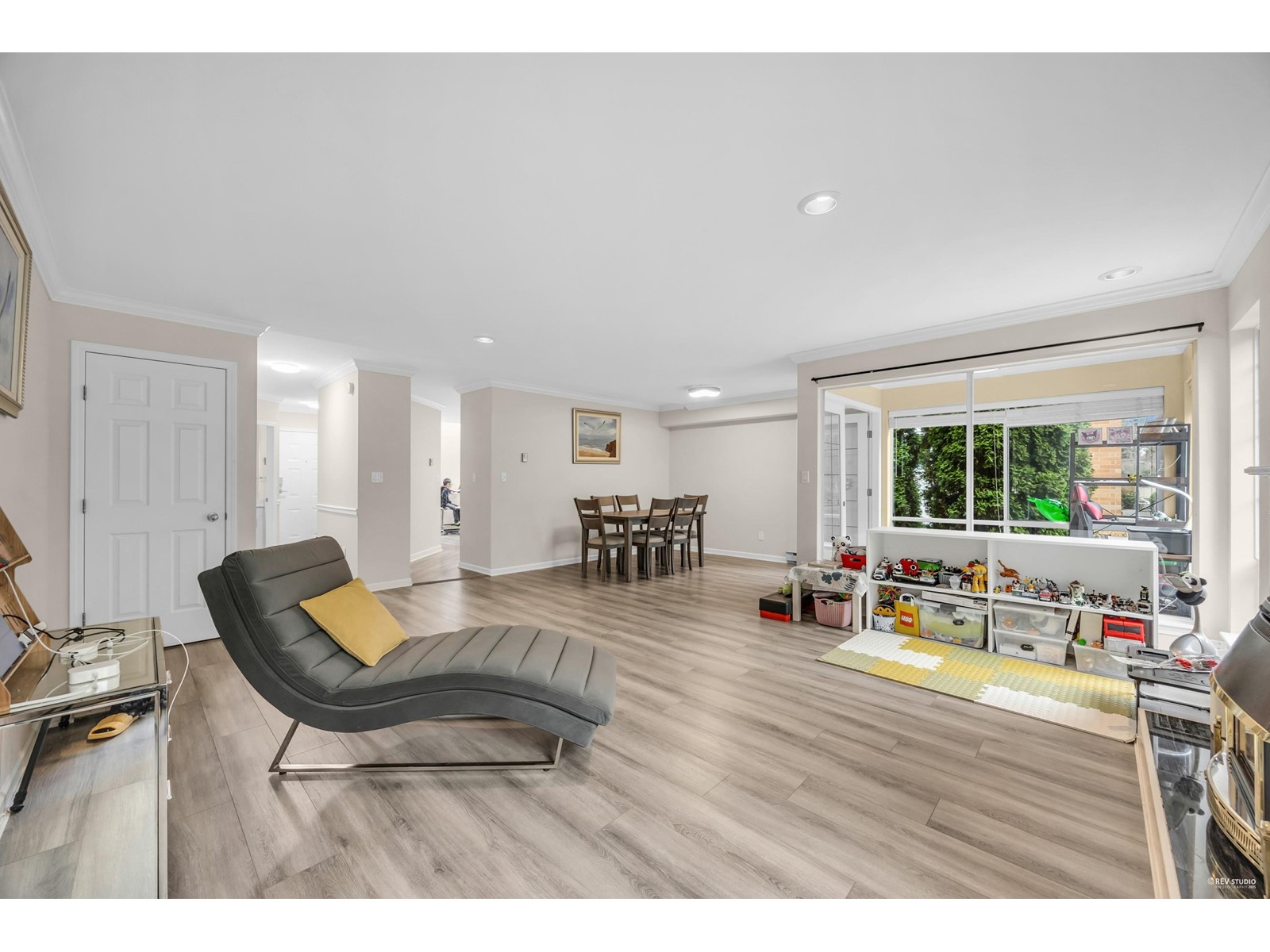 Property at 3 1552 EVERALL STREET image 4