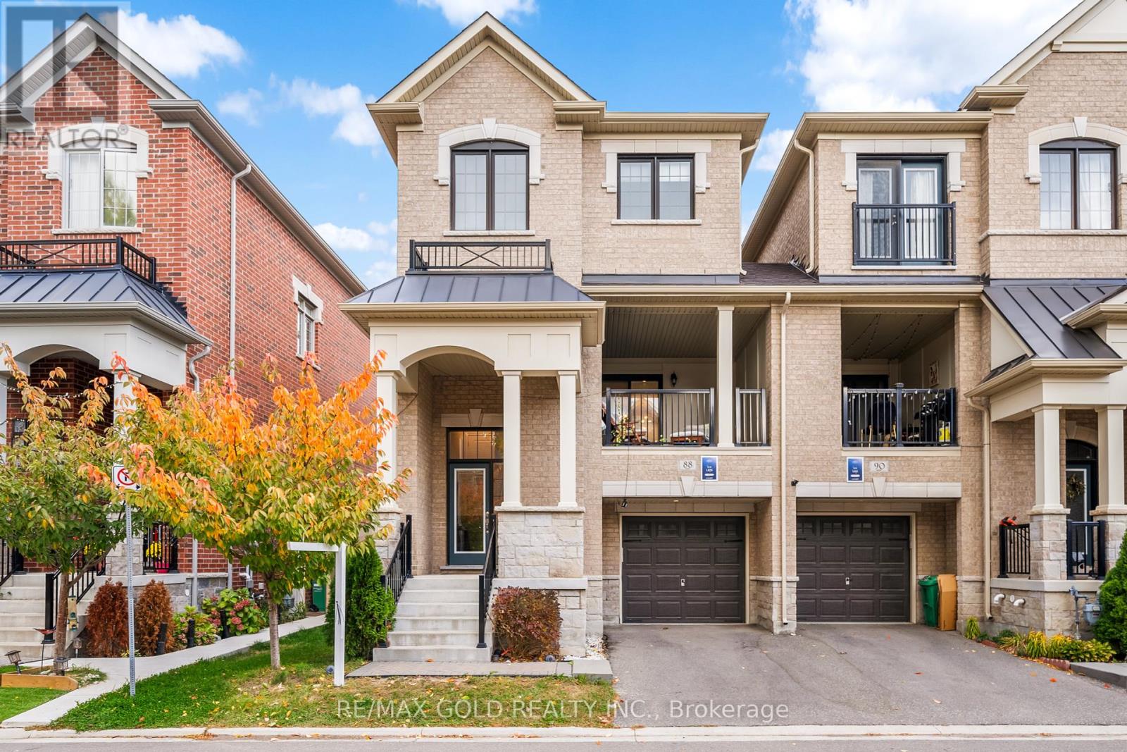 88 OAKMORE LANE, Brampton, Ontario