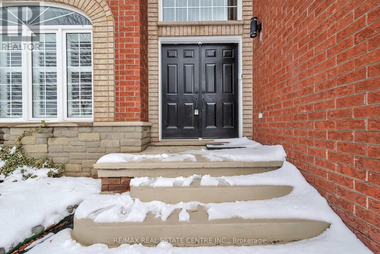 Property at 162 STONEHENGE DRIVE image 3