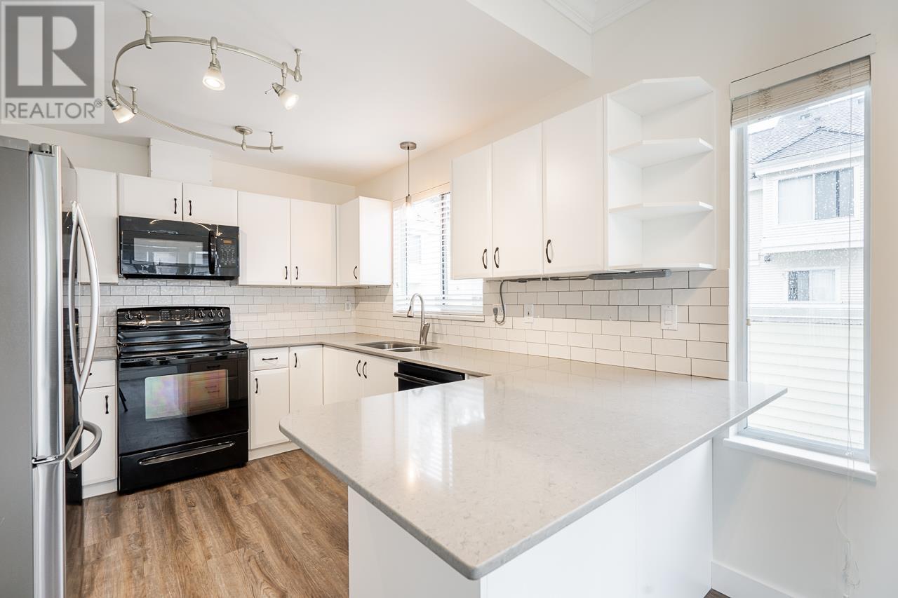 Listing Picture 10 of 33 : 71 6700 RUMBLE STREET, Burnaby / 本拿比 - 魯藝地產 Yvonne Lu Group - MLS Medallion Club Member