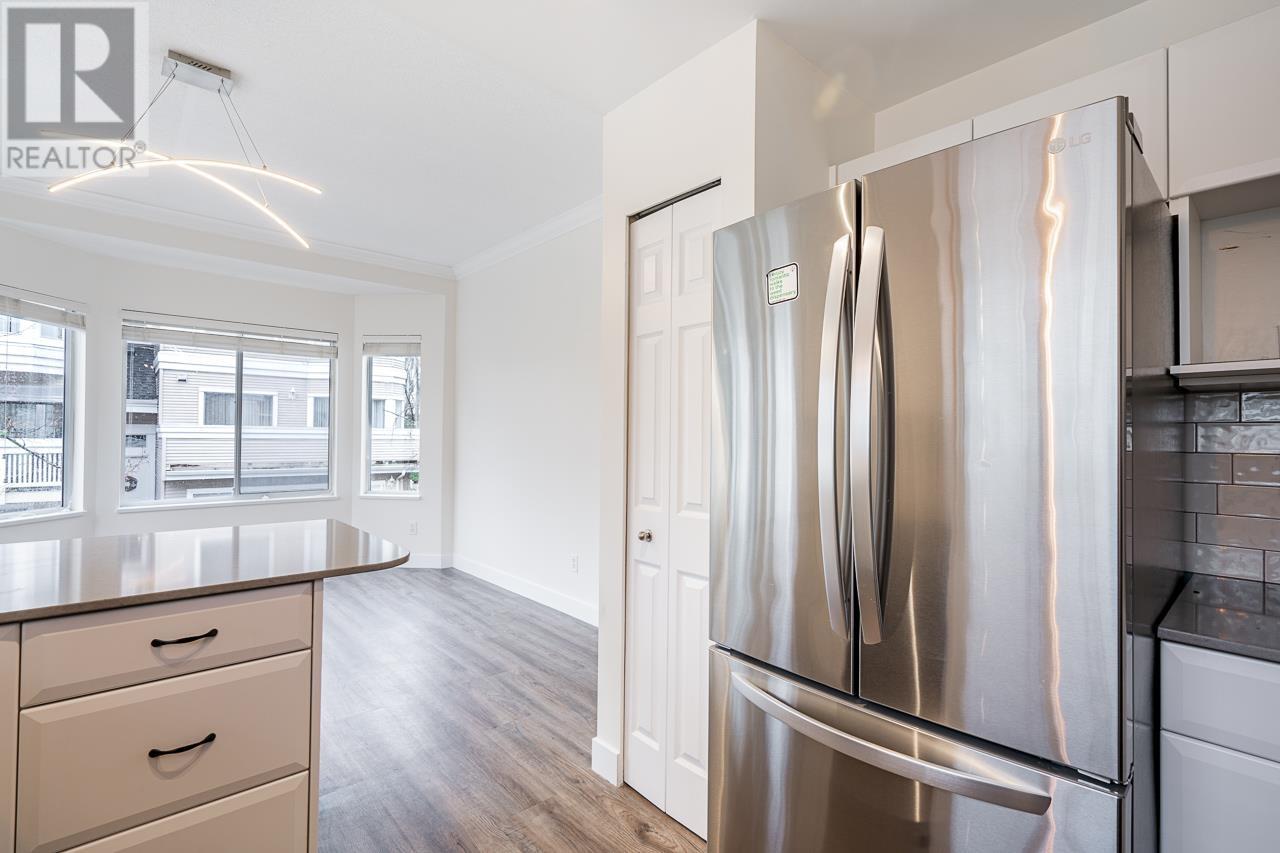 Listing Picture 12 of 33 : 71 6700 RUMBLE STREET, Burnaby / 本拿比 - 魯藝地產 Yvonne Lu Group - MLS Medallion Club Member