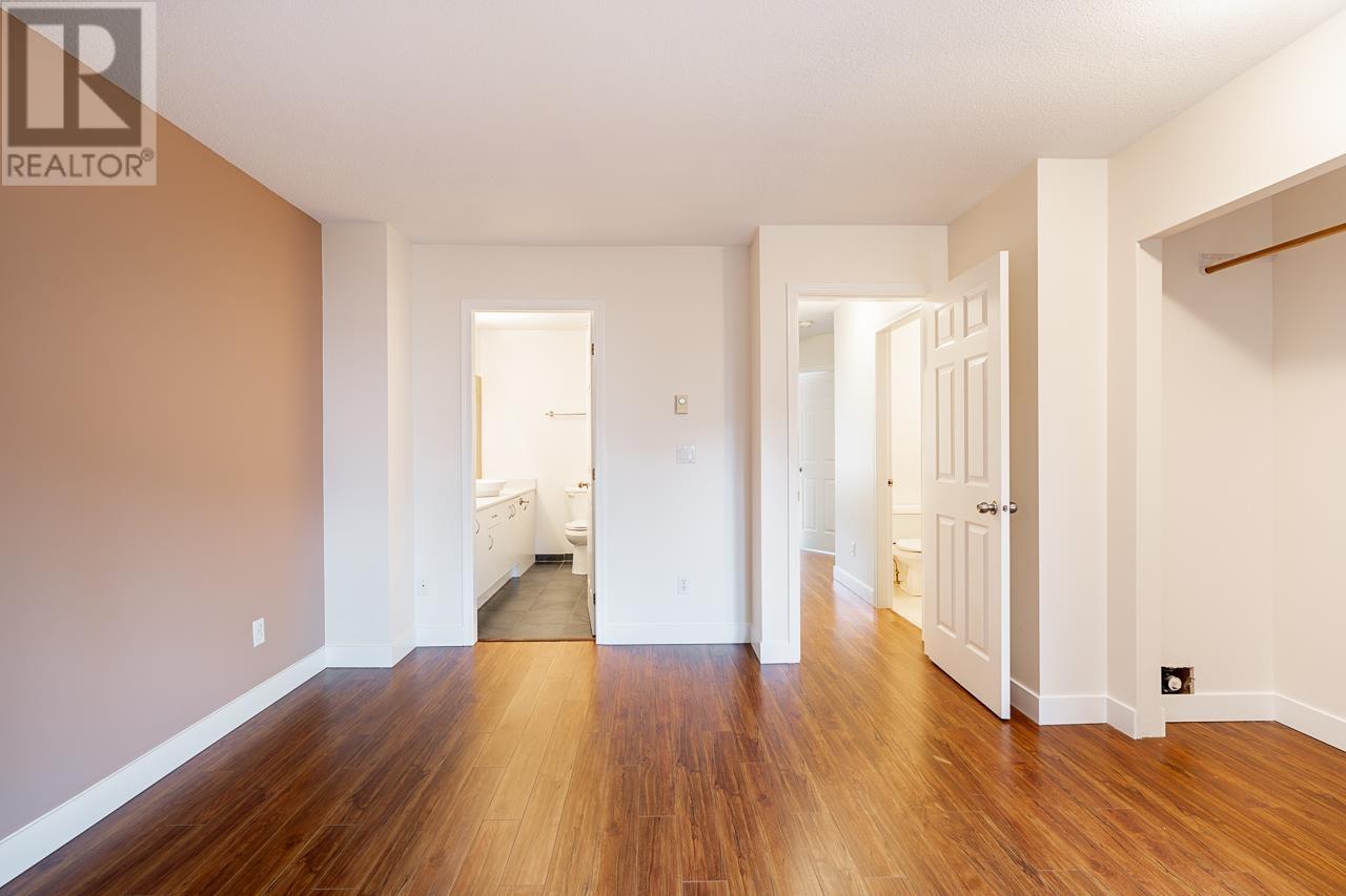 Listing Picture 18 of 33 : 71 6700 RUMBLE STREET, Burnaby / 本拿比 - 魯藝地產 Yvonne Lu Group - MLS Medallion Club Member