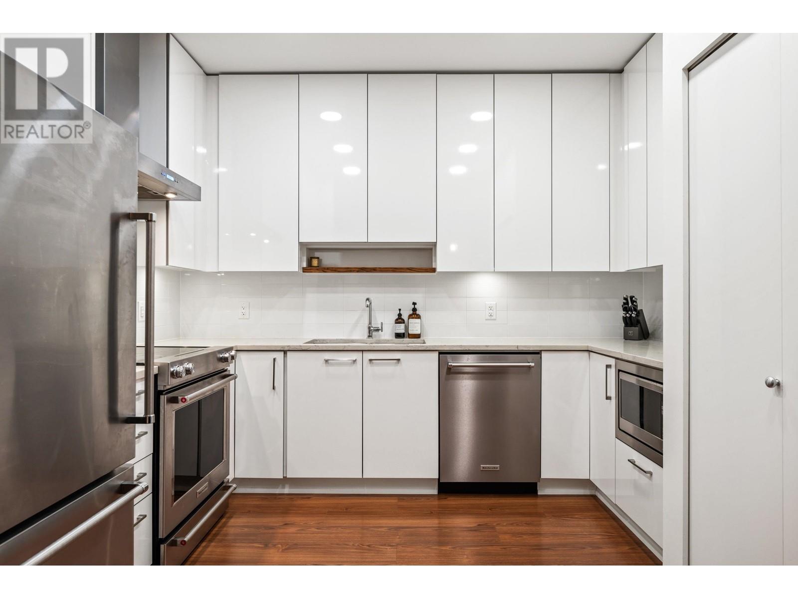 Listing Picture 10 of 31 : 201 5460 BROADWAY, Burnaby / 本拿比 - 魯藝地產 Yvonne Lu Group - MLS Medallion Club Member