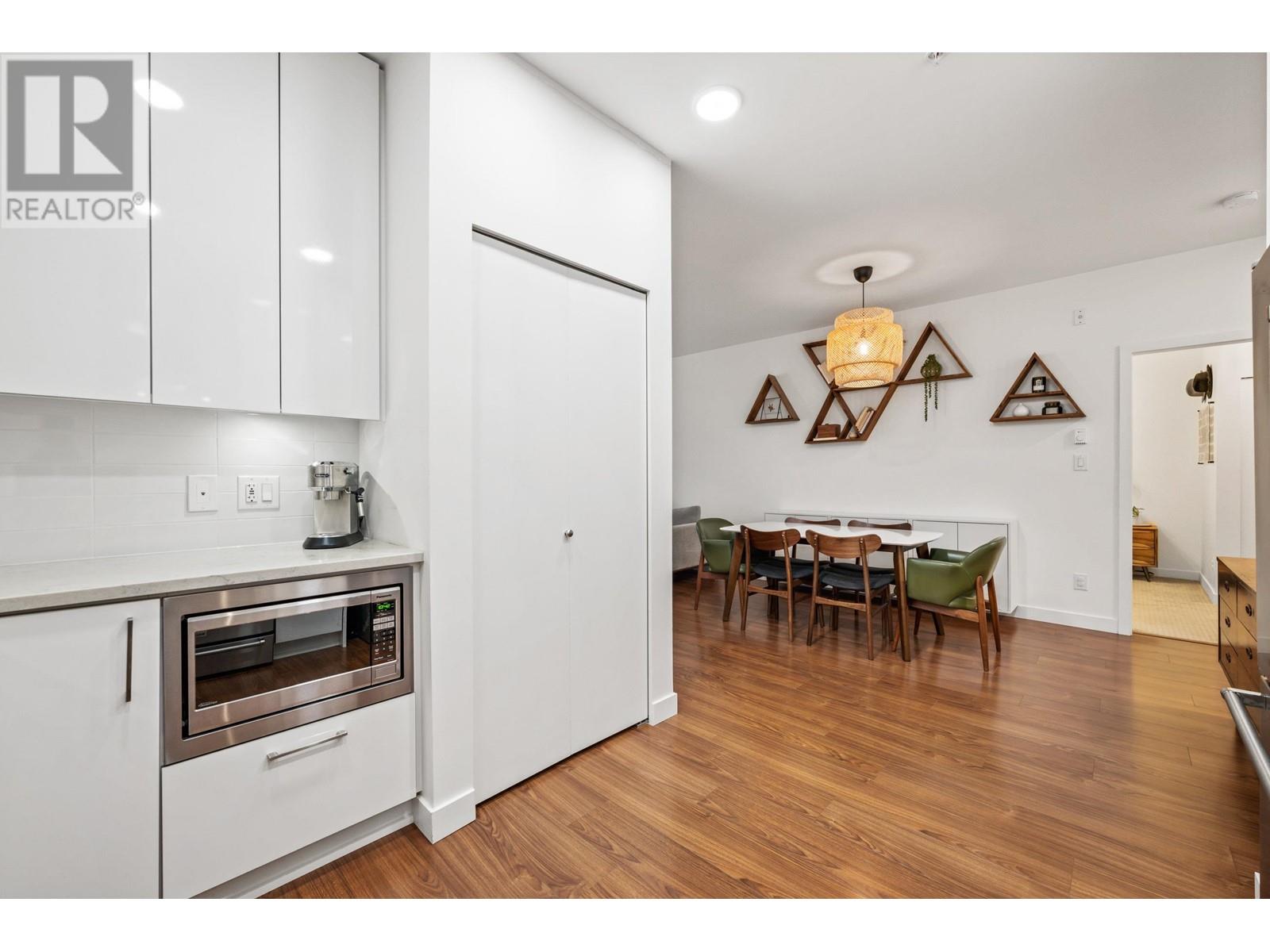 Listing Picture 12 of 31 : 201 5460 BROADWAY, Burnaby / 本拿比 - 魯藝地產 Yvonne Lu Group - MLS Medallion Club Member