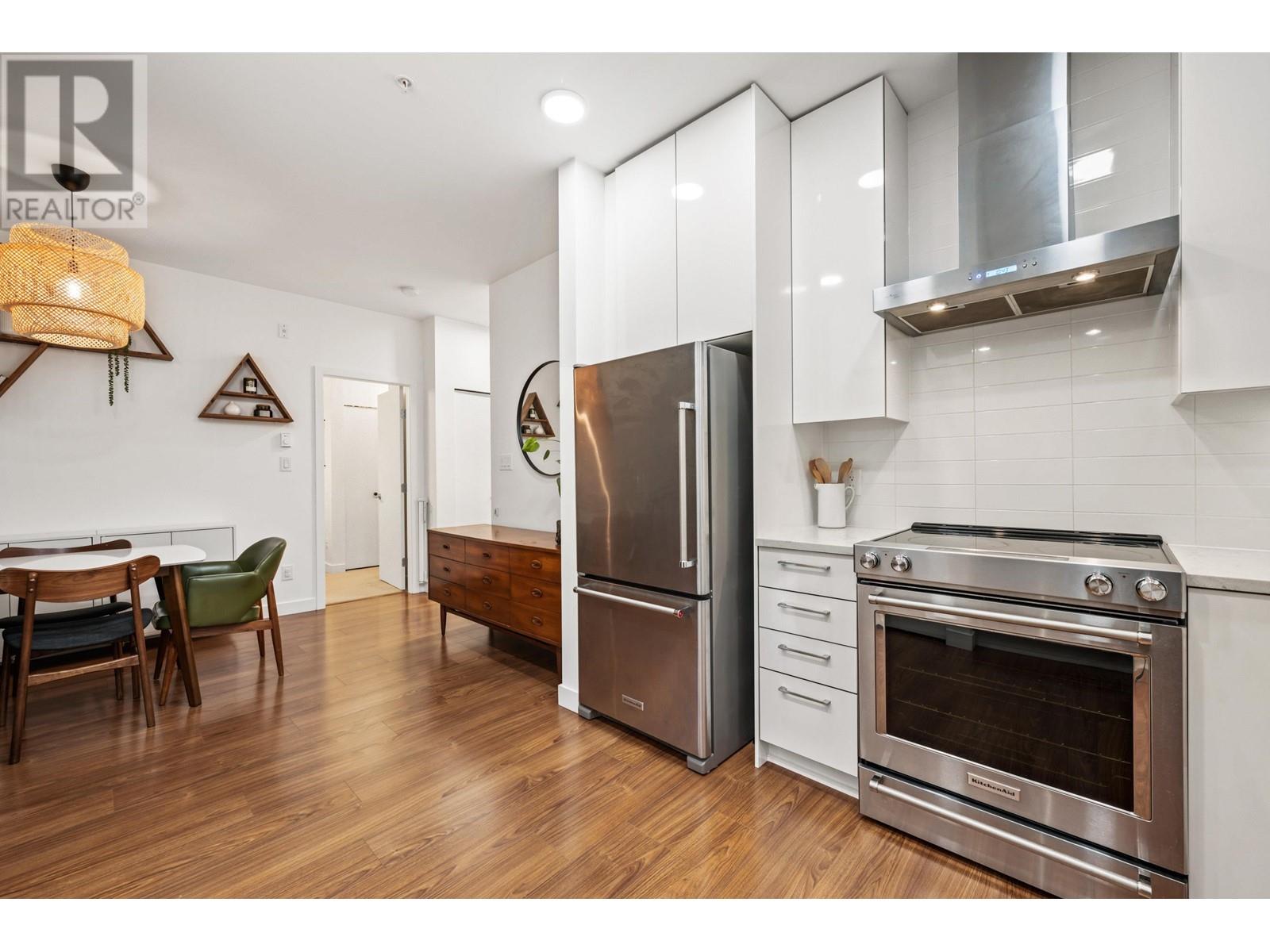 Listing Picture 13 of 31 : 201 5460 BROADWAY, Burnaby / 本拿比 - 魯藝地產 Yvonne Lu Group - MLS Medallion Club Member