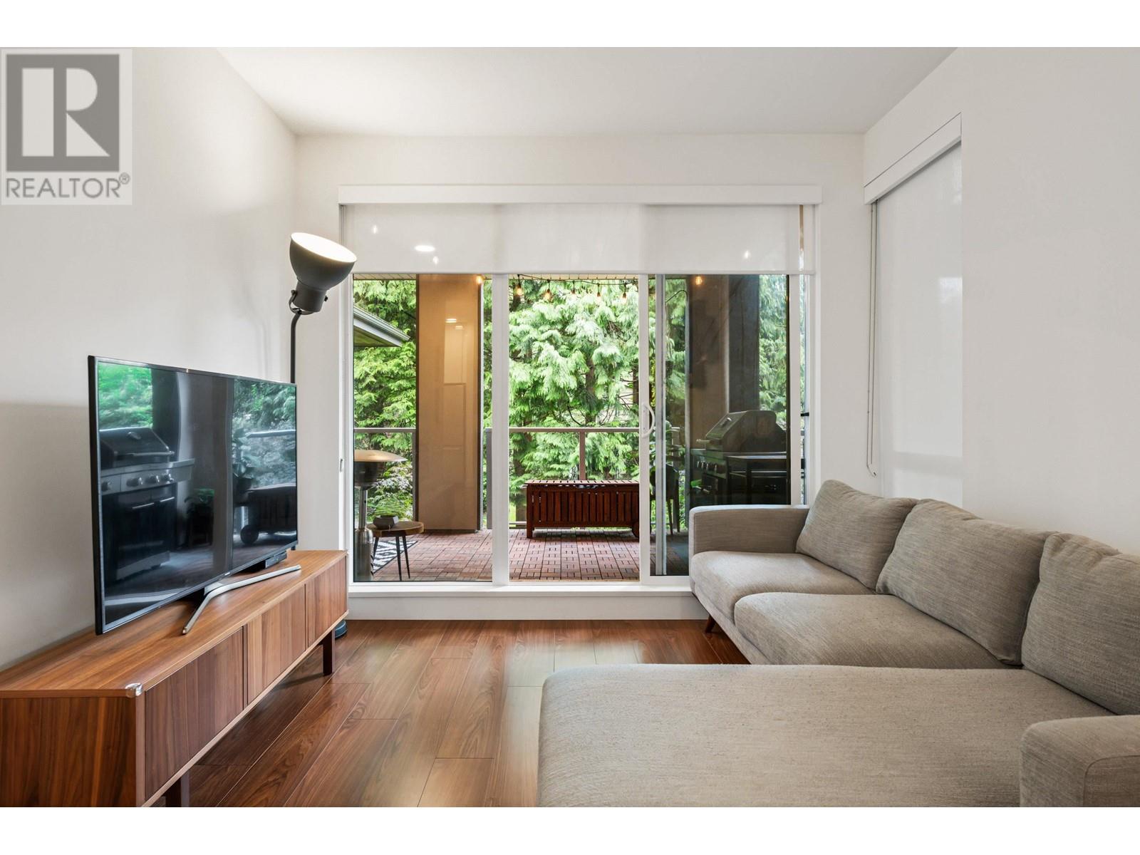 Listing Picture 3 of 31 : 201 5460 BROADWAY, Burnaby / 本拿比 - 魯藝地產 Yvonne Lu Group - MLS Medallion Club Member