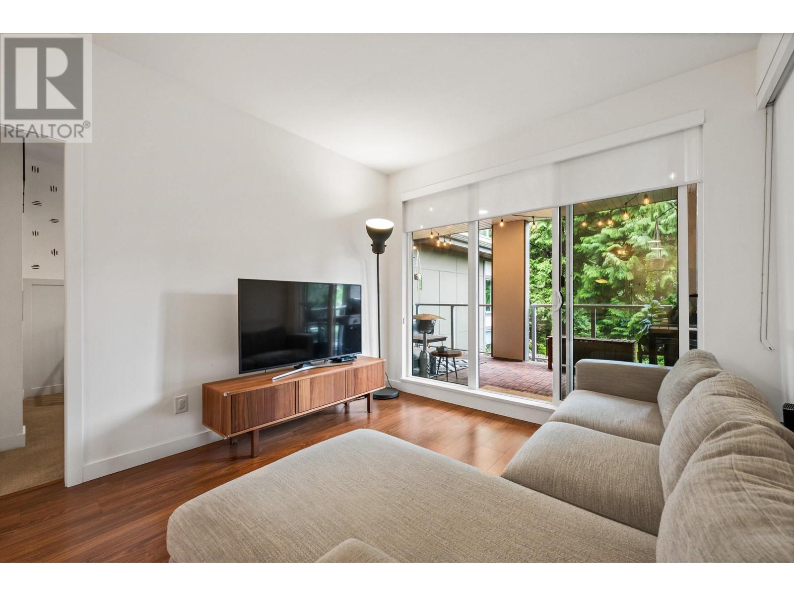 Listing Picture 4 of 31 : 201 5460 BROADWAY, Burnaby / 本拿比 - 魯藝地產 Yvonne Lu Group - MLS Medallion Club Member