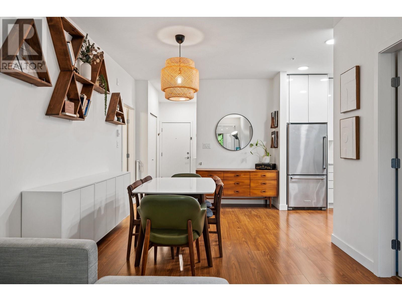 Listing Picture 6 of 31 : 201 5460 BROADWAY, Burnaby / 本拿比 - 魯藝地產 Yvonne Lu Group - MLS Medallion Club Member