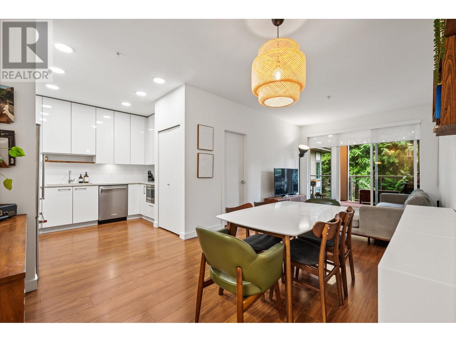 Listing Picture 9 of 31 : 201 5460 BROADWAY, Burnaby / 本拿比 - 魯藝地產 Yvonne Lu Group - MLS Medallion Club Member