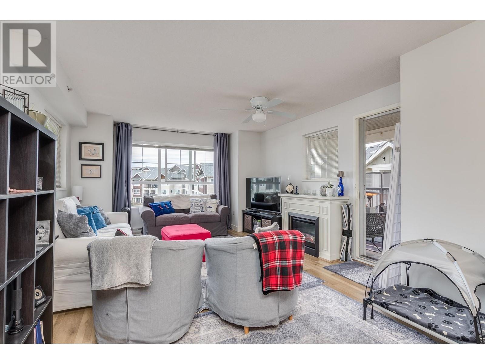 Property at 407 19673 MEADOW GARDENS WAY image 3