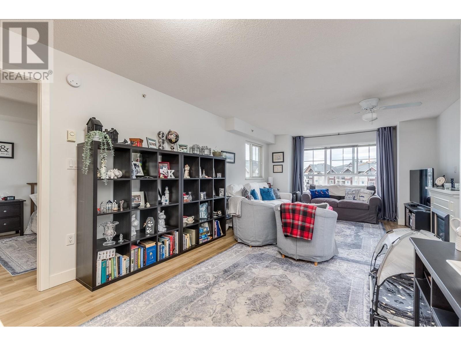 Property at 407 19673 MEADOW GARDENS WAY image 4