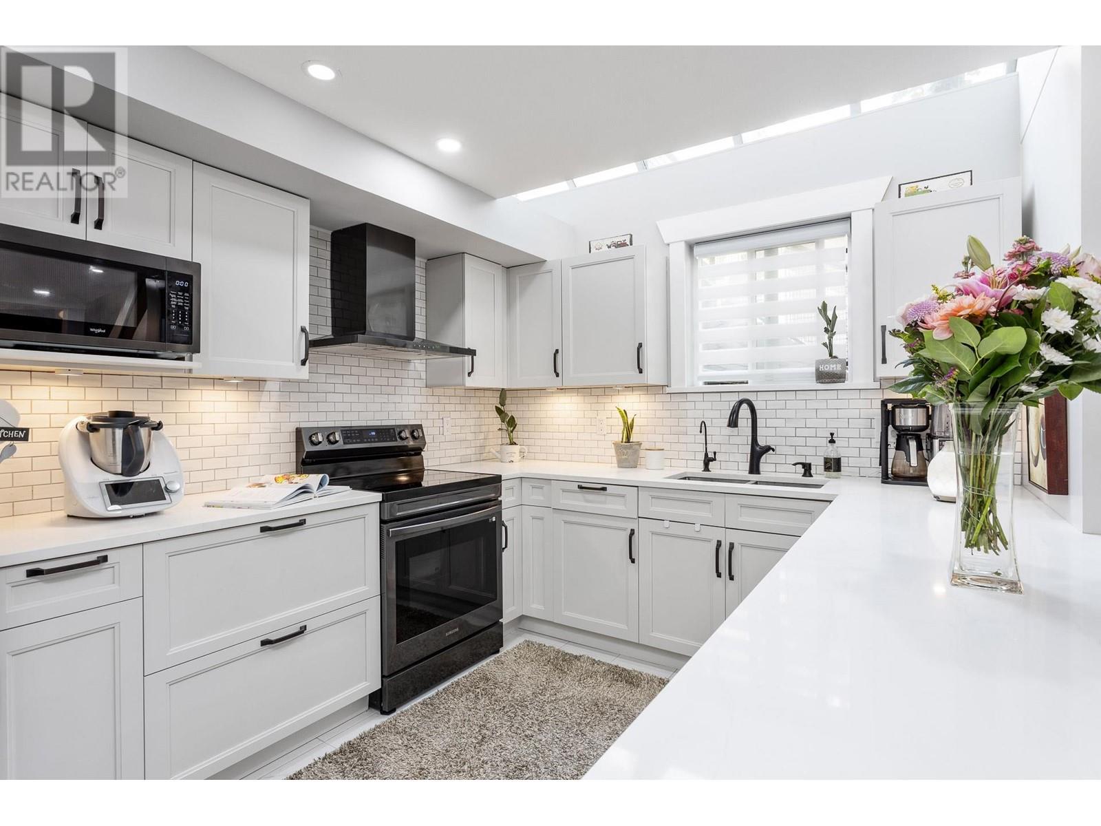 Listing Picture 8 of 40 : 15 7540 ABERCROMBIE DRIVE, Richmond / 烈治文 - 魯藝地產 Yvonne Lu Group - MLS Medallion Club Member