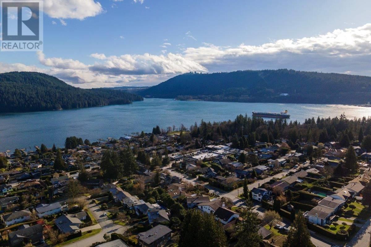 575 Fairway Drive, North Vancouver, British Columbia  V7G 1Z5 - Photo 4 - R2976670