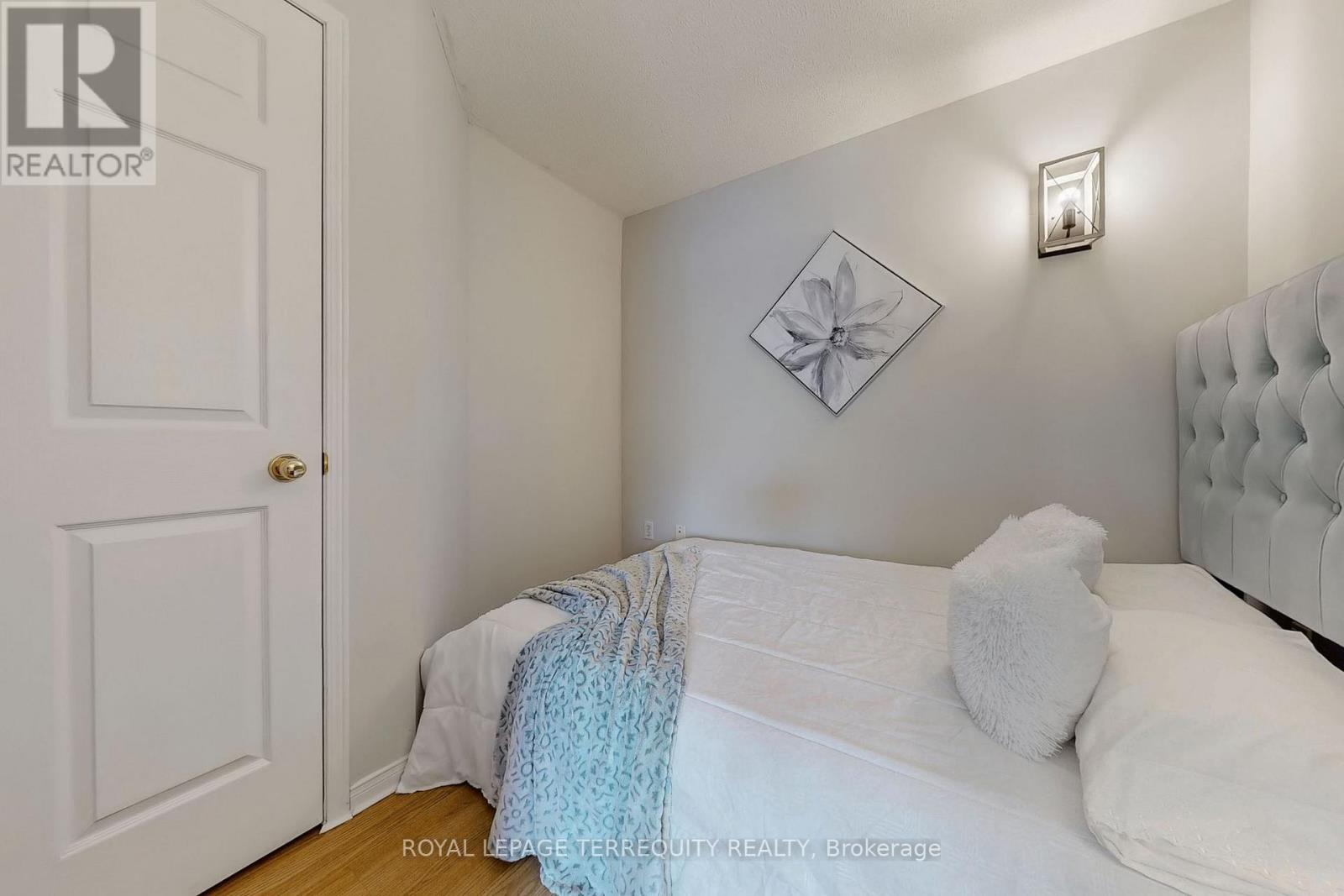 Ph00 - 18 Pemberton Avenue, Toronto, Ontario  M2M 4K9 - Photo 29 - C12013696