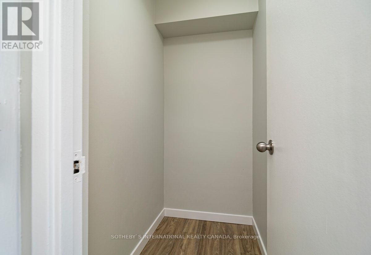 1004 - 720 Spadina Avenue, Toronto, Ontario  M5S 2T9 - Photo 10 - C12013707