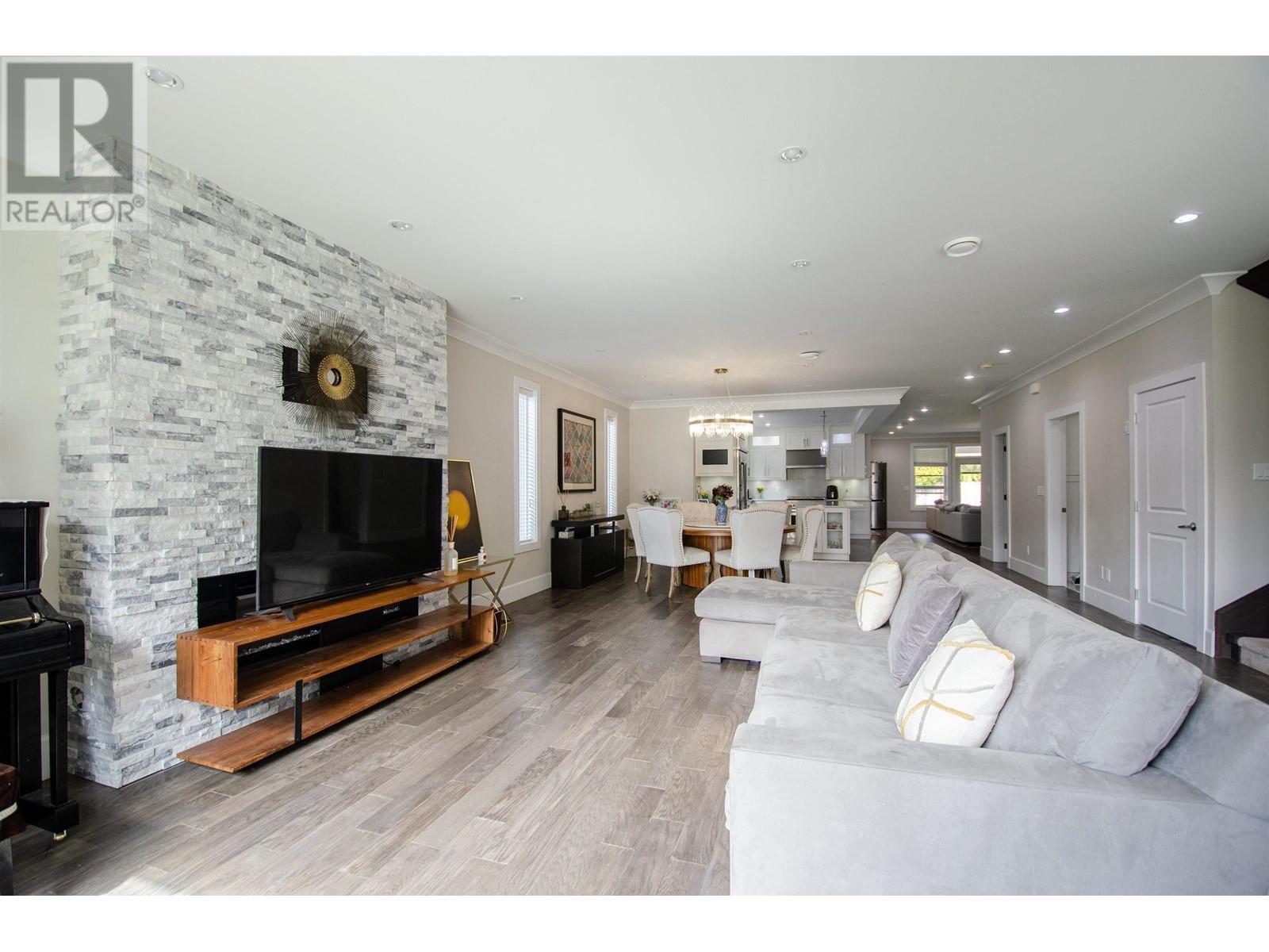 Property at 5173 2 AVENUE image 3