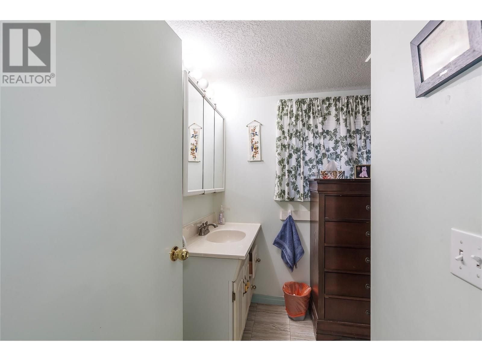 Property at 1900 42A Street image 4