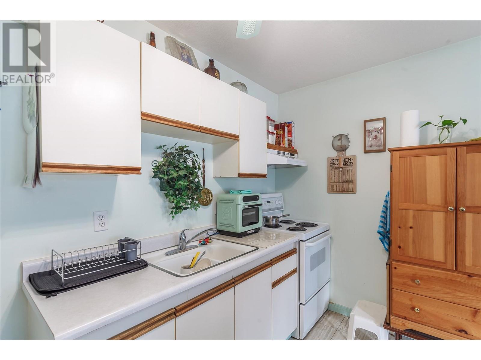 Property at 1900 42A Street image 3