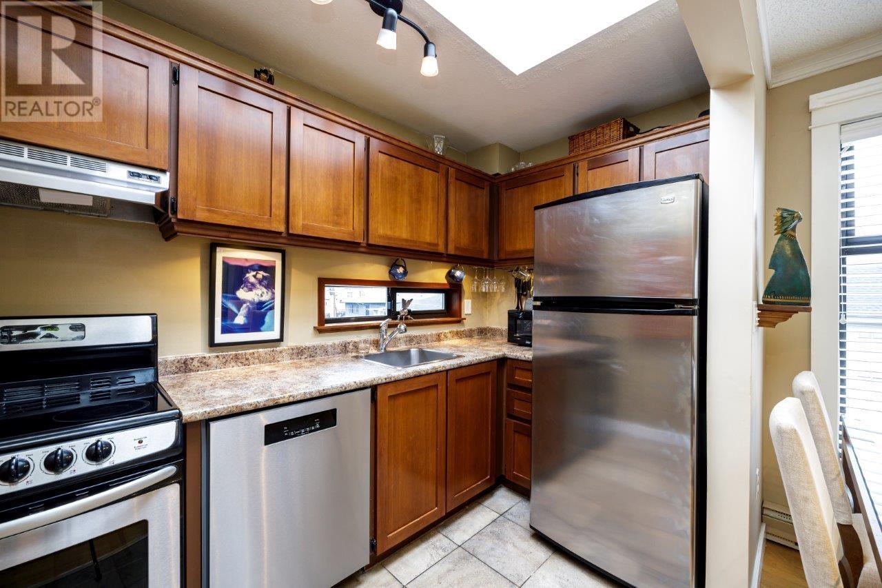 Listing Picture 10 of 20 : 402 674 W 17TH AVENUE, Vancouver / 溫哥華 - 魯藝地產 Yvonne Lu Group - MLS Medallion Club Member