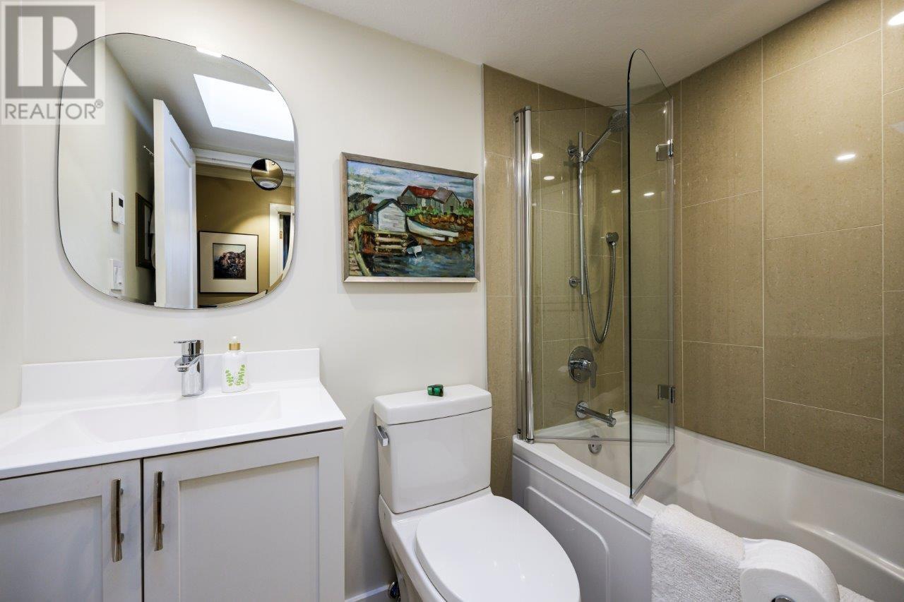 Listing Picture 18 of 20 : 402 674 W 17TH AVENUE, Vancouver / 溫哥華 - 魯藝地產 Yvonne Lu Group - MLS Medallion Club Member