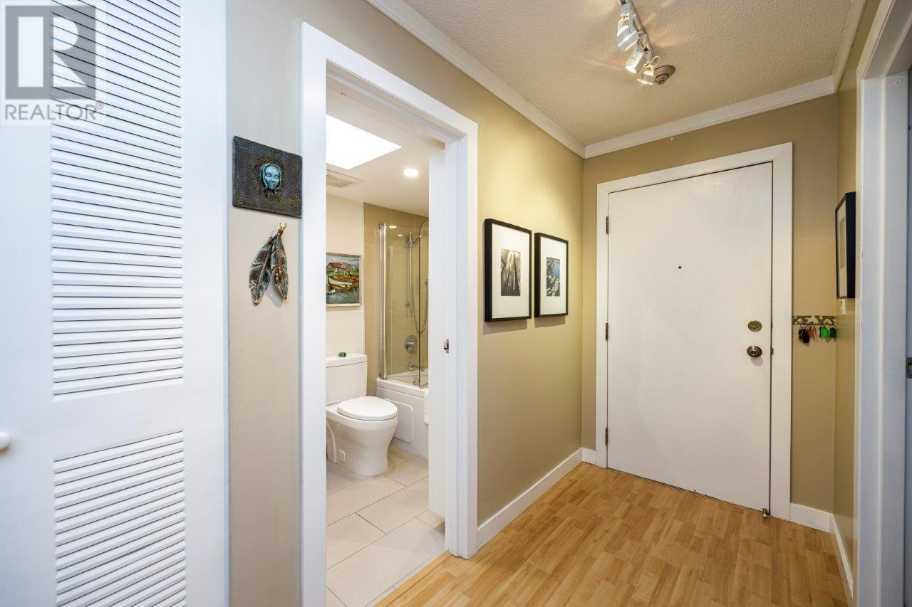 Listing Picture 15 of 20 : 402 674 W 17TH AVENUE, Vancouver / 溫哥華 - 魯藝地產 Yvonne Lu Group - MLS Medallion Club Member