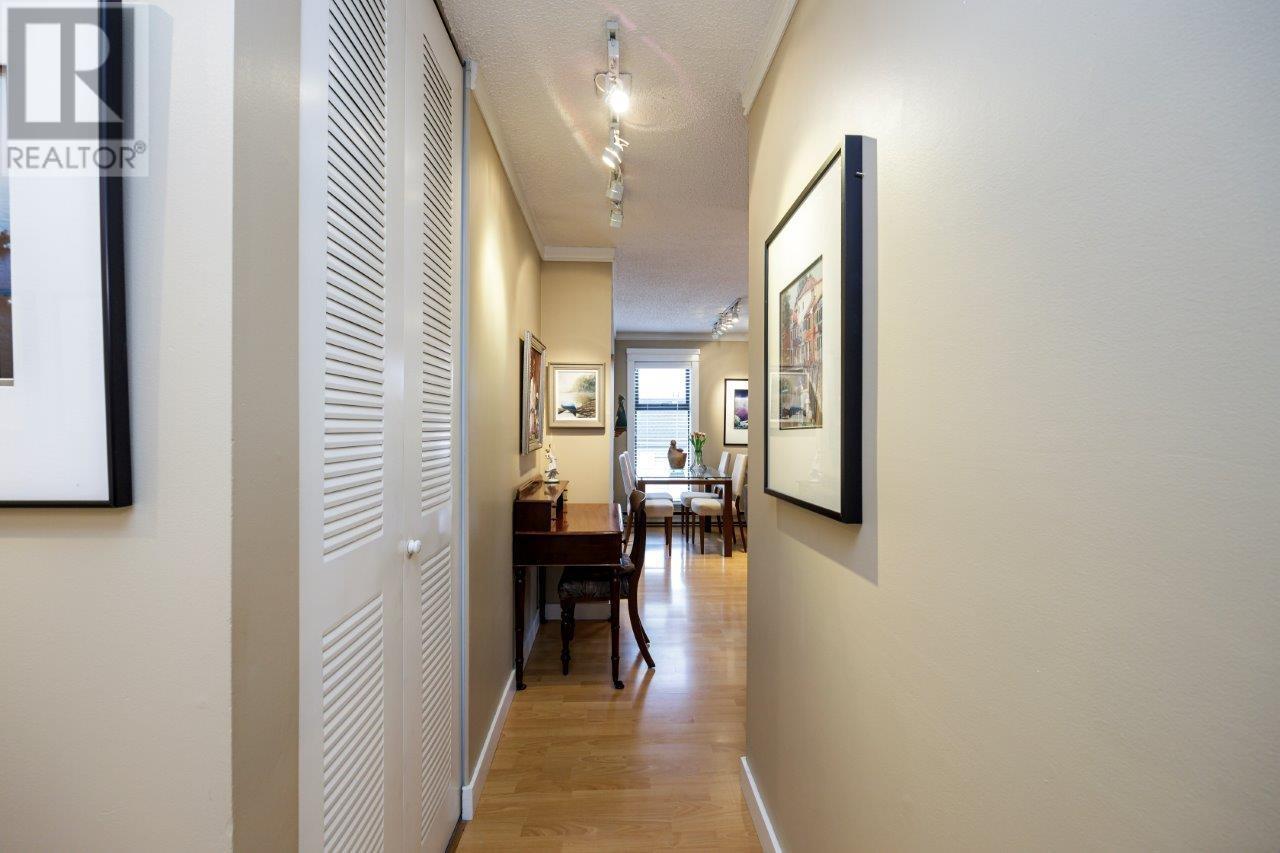 Listing Picture 14 of 20 : 402 674 W 17TH AVENUE, Vancouver / 溫哥華 - 魯藝地產 Yvonne Lu Group - MLS Medallion Club Member