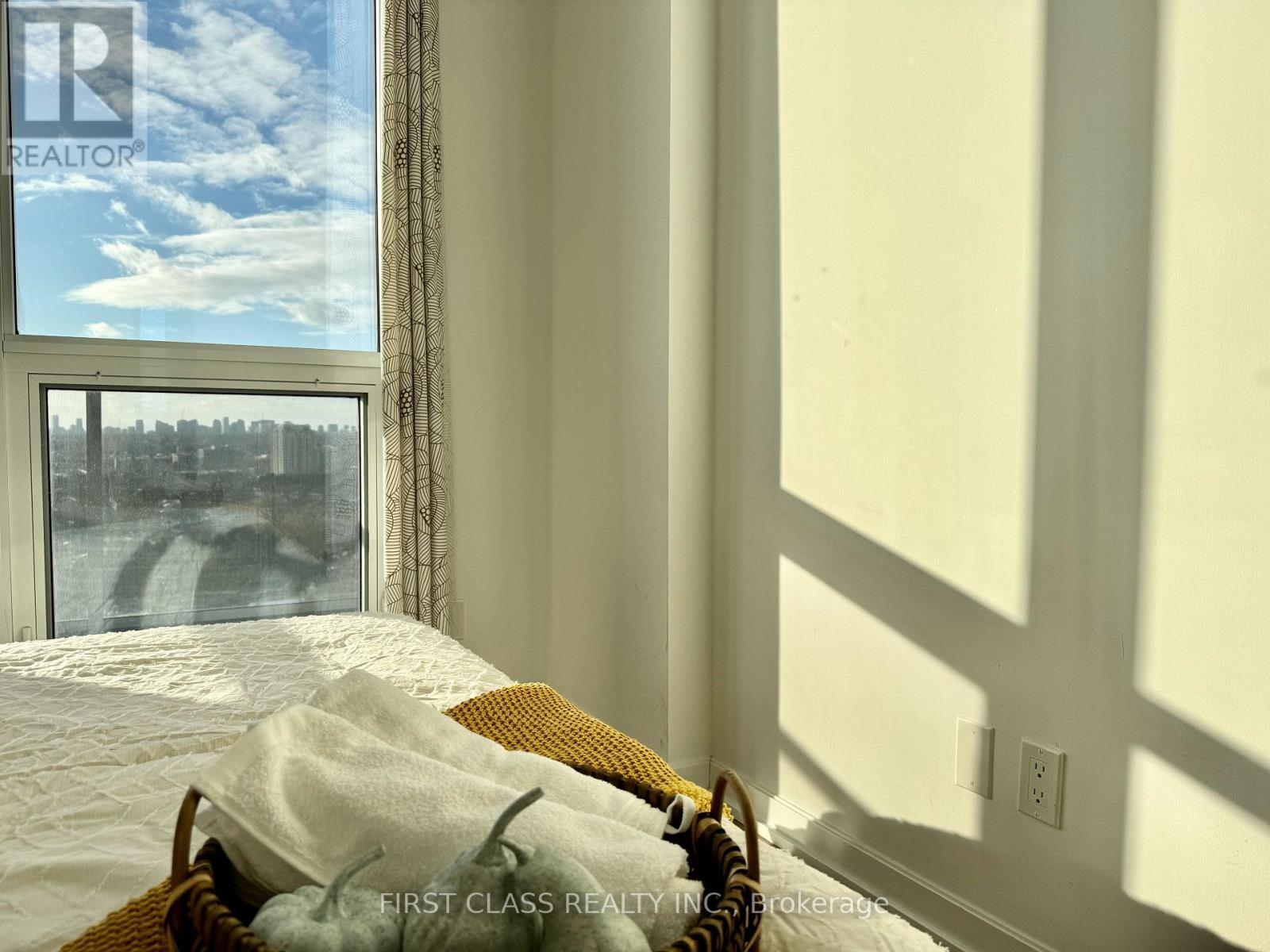 709 - 36 Forest Manor Road, Toronto (Henry Farm), Ontario  M2J 1M1 - Photo 8 - C12013817