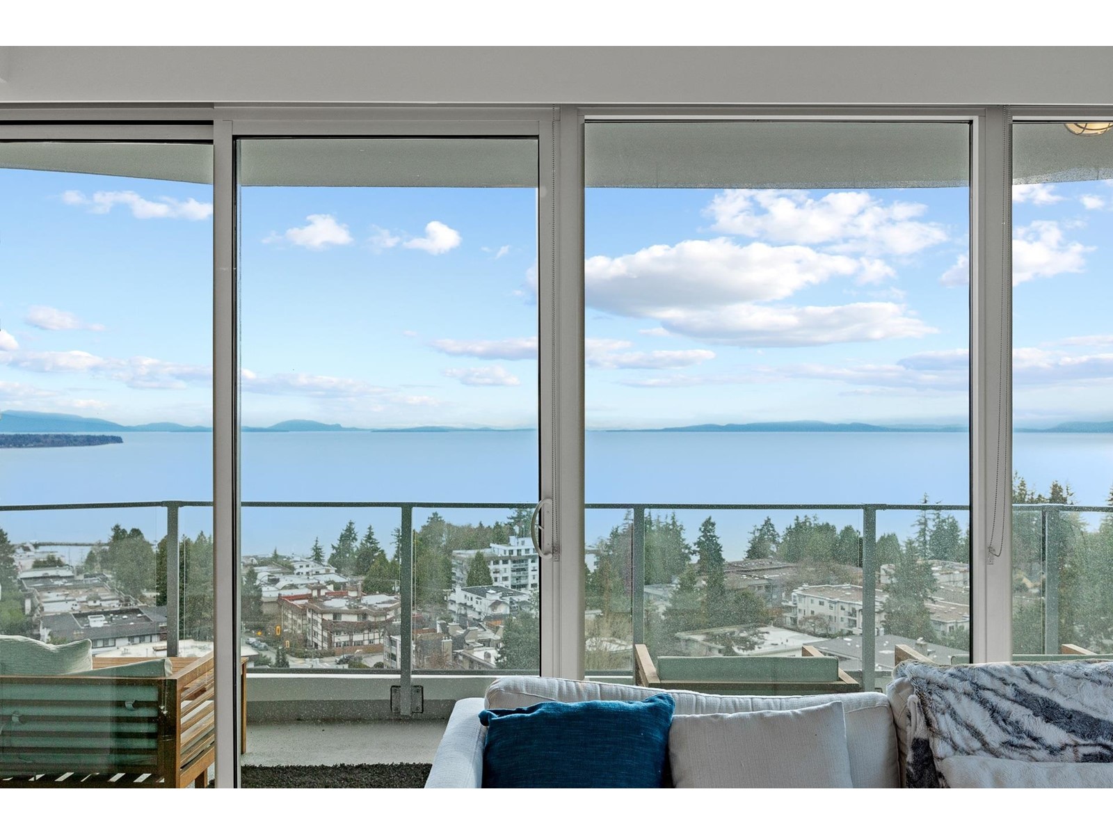 1305 1501 Foster Street, White Rock, British Columbia  V4B 0C3 - Photo 6 - R2975106