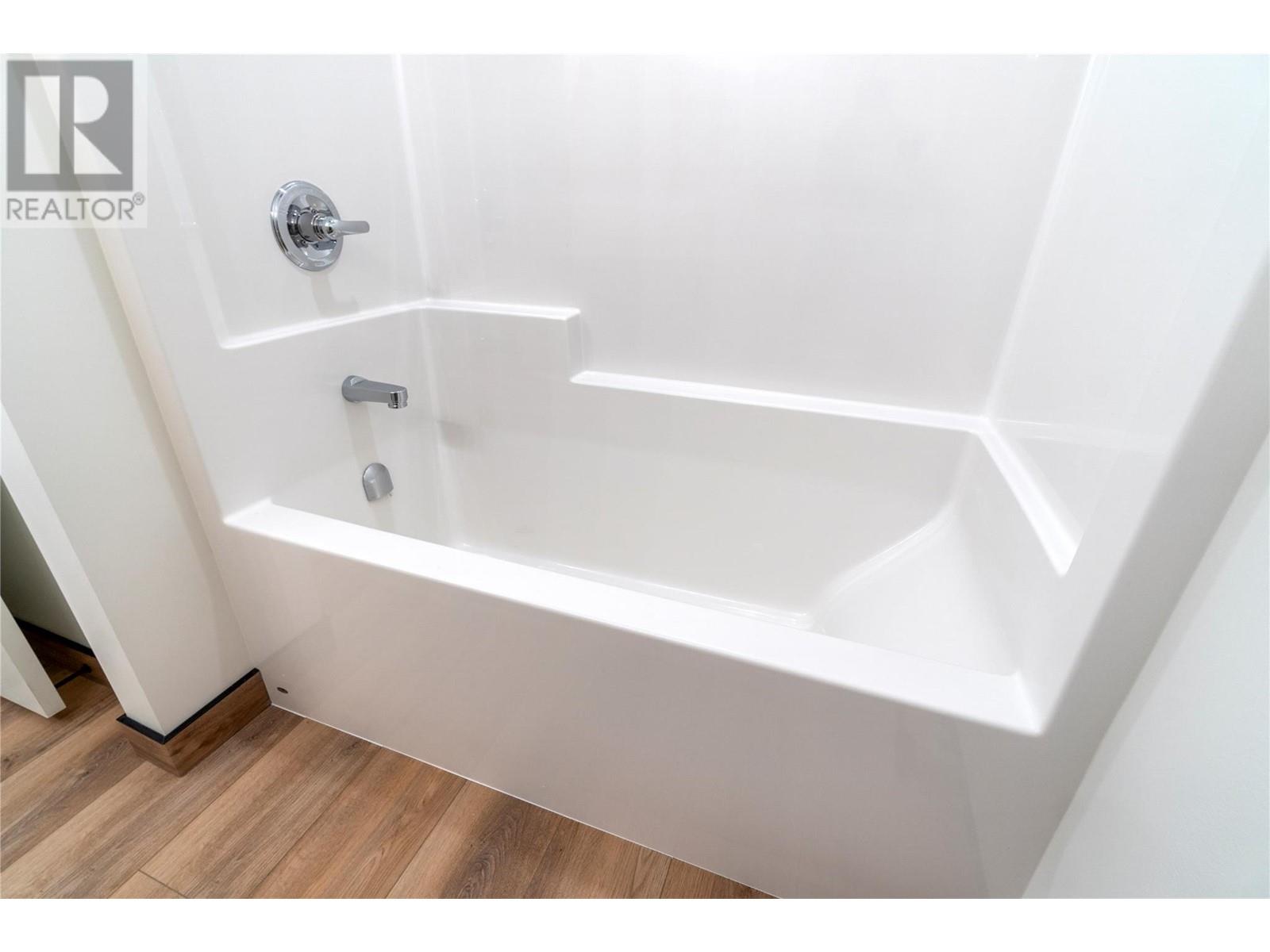 981 12 Street Se Unit# 29, Salmon Arm, British Columbia  V1E 2C8 - Photo 21 - 10325960