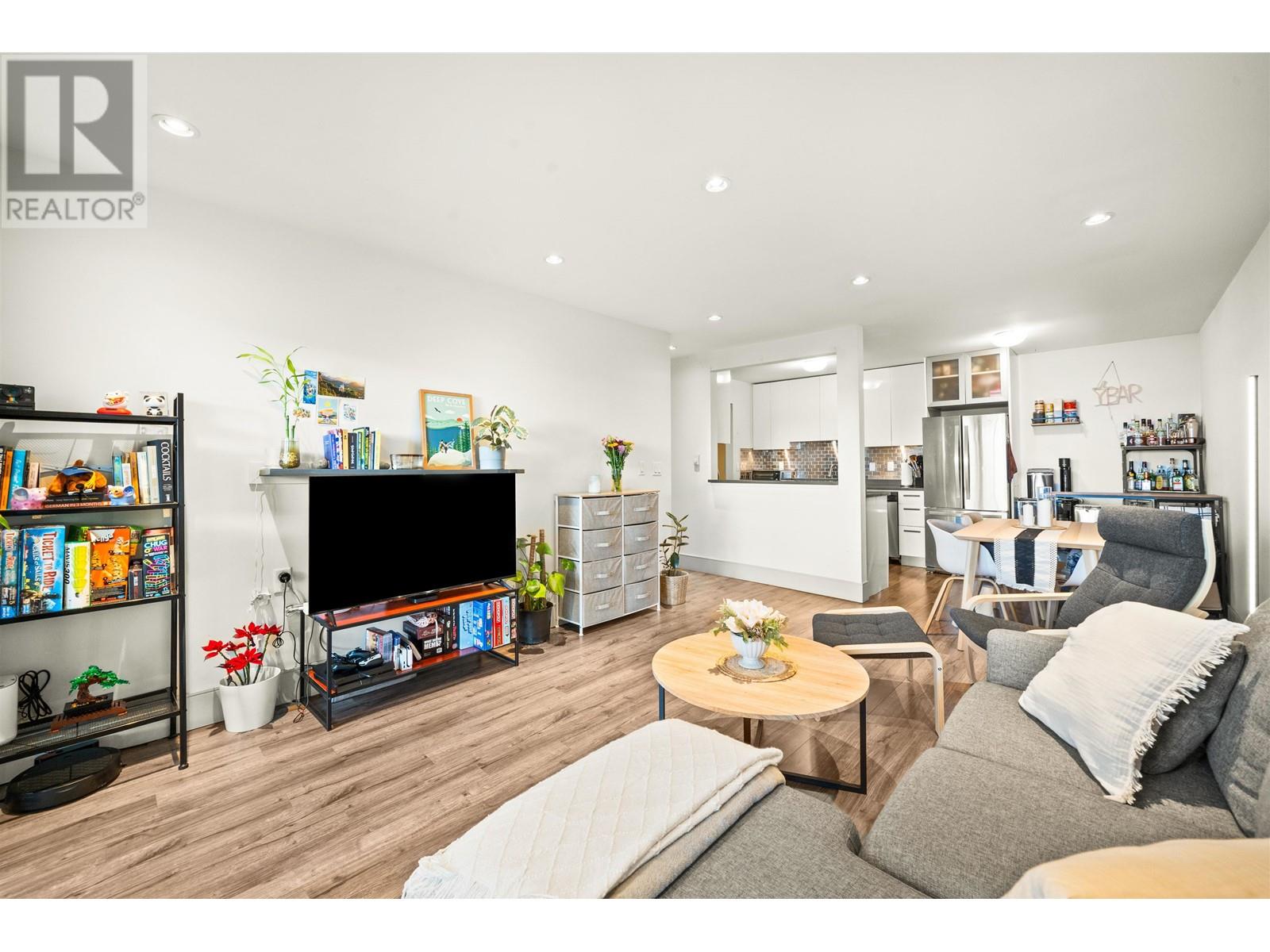 301 327 W 2nd Street, North Vancouver, British Columbia  V7M 1E2 - Photo 5 - R2976763