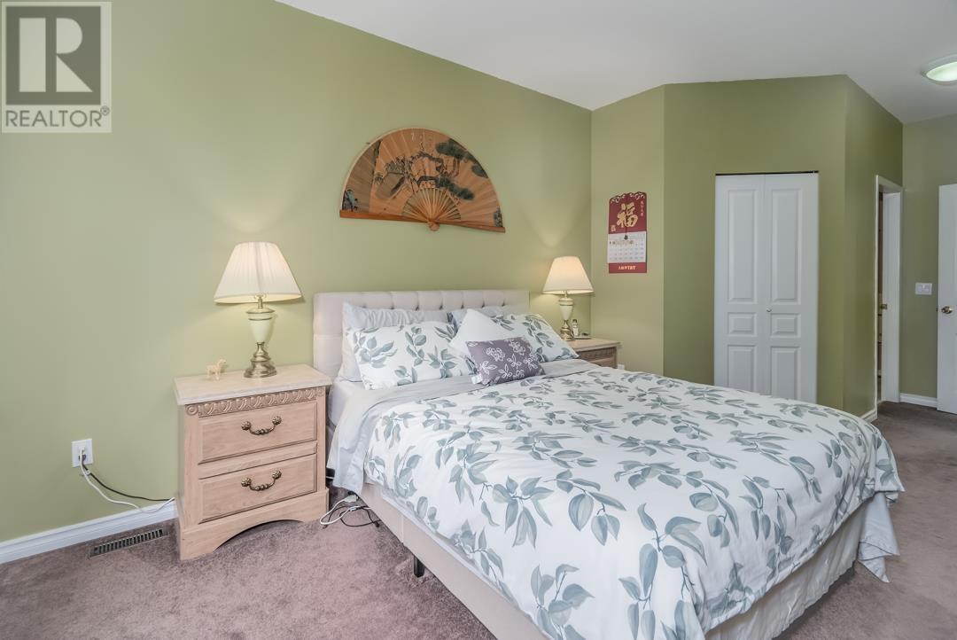 Listing Picture 16 of 31 : 11 7500 CUMBERLAND STREET, Burnaby / 本拿比 - 魯藝地產 Yvonne Lu Group - MLS Medallion Club Member