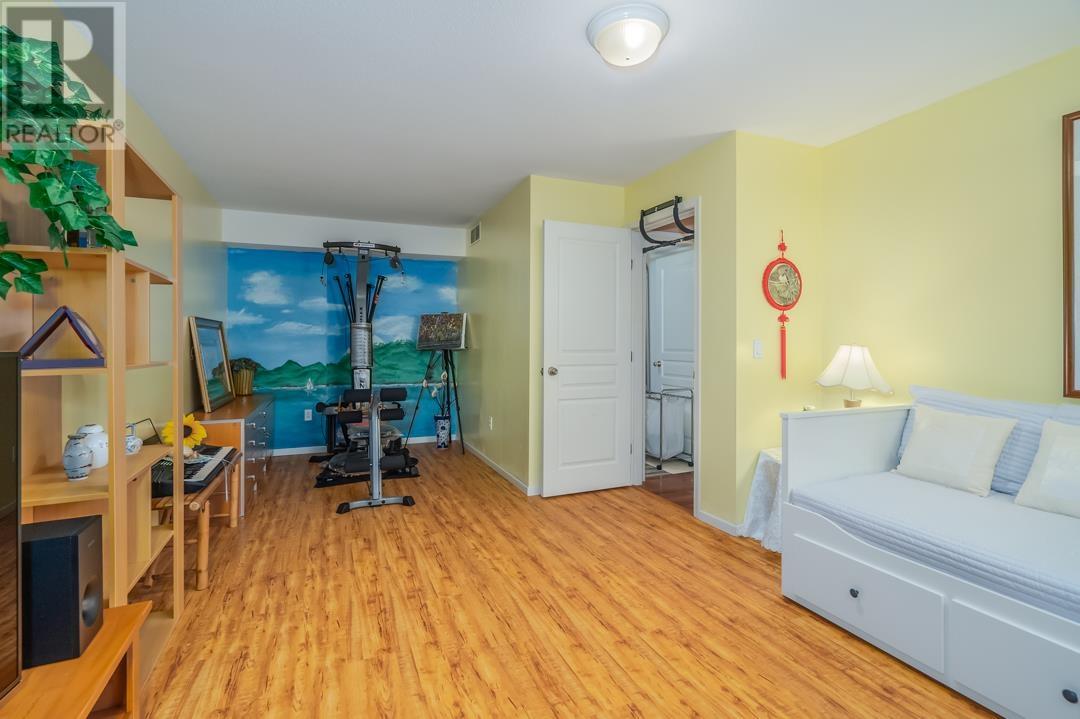 Listing Picture 25 of 31 : 11 7500 CUMBERLAND STREET, Burnaby / 本拿比 - 魯藝地產 Yvonne Lu Group - MLS Medallion Club Member
