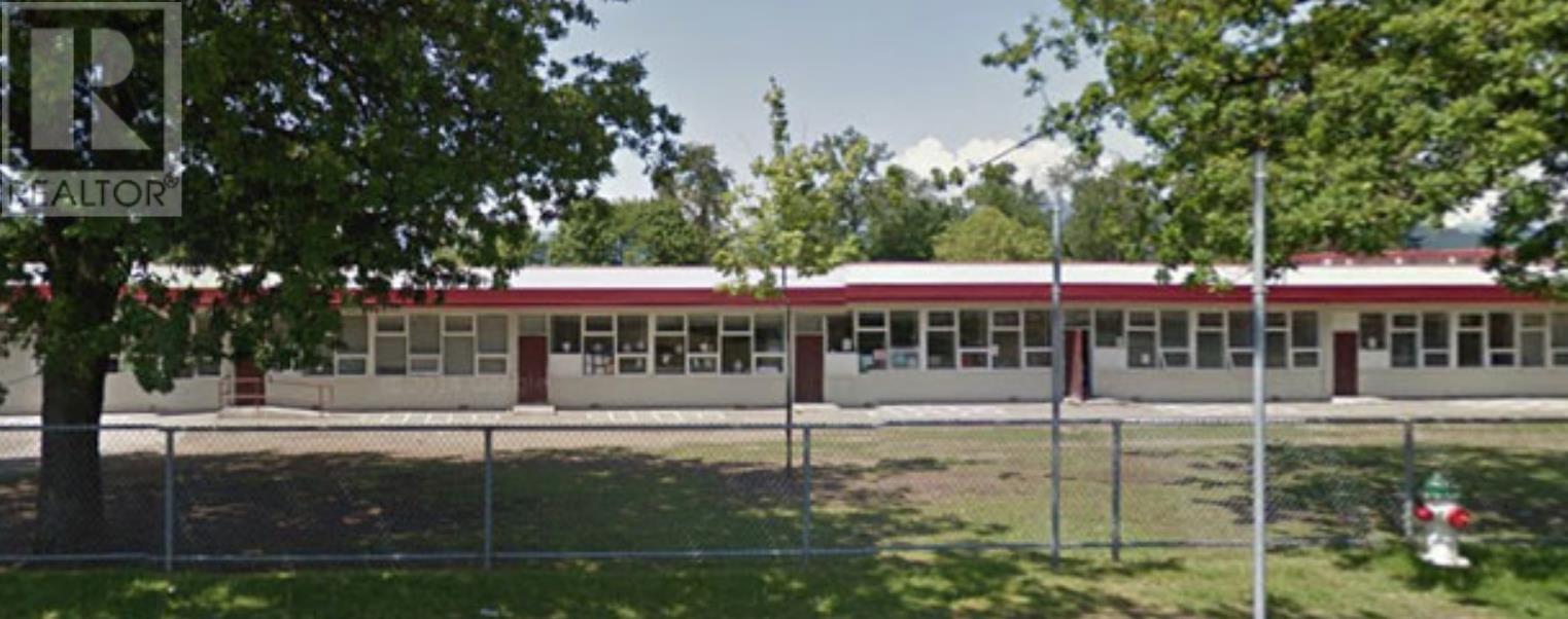 Listing Picture 29 of 31 : 11 7500 CUMBERLAND STREET, Burnaby / 本拿比 - 魯藝地產 Yvonne Lu Group - MLS Medallion Club Member