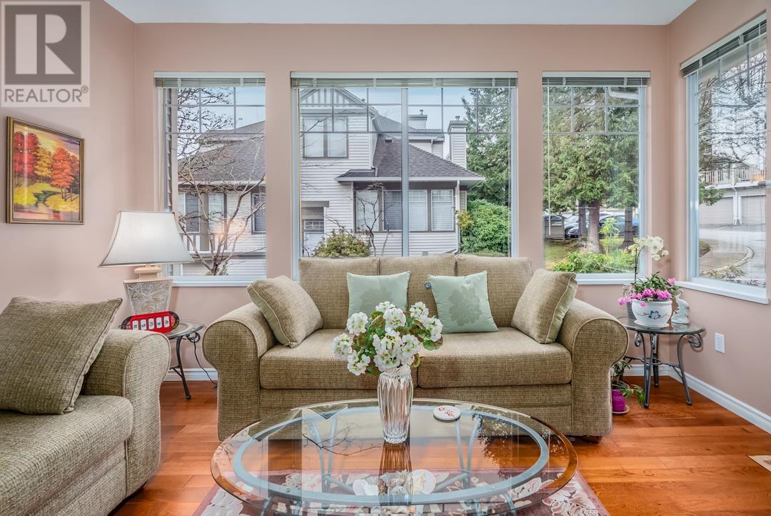 Listing Picture 4 of 31 : 11 7500 CUMBERLAND STREET, Burnaby / 本拿比 - 魯藝地產 Yvonne Lu Group - MLS Medallion Club Member