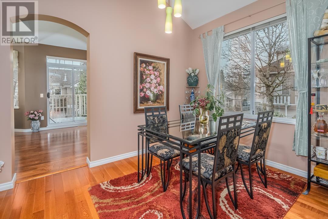 Listing Picture 8 of 31 : 11 7500 CUMBERLAND STREET, Burnaby / 本拿比 - 魯藝地產 Yvonne Lu Group - MLS Medallion Club Member