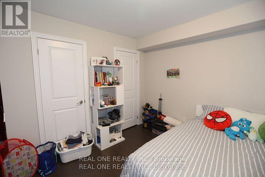 63 Edward Horton Crescent, Toronto, Ontario  M8Z 0E7 - Photo 17 - W12013854