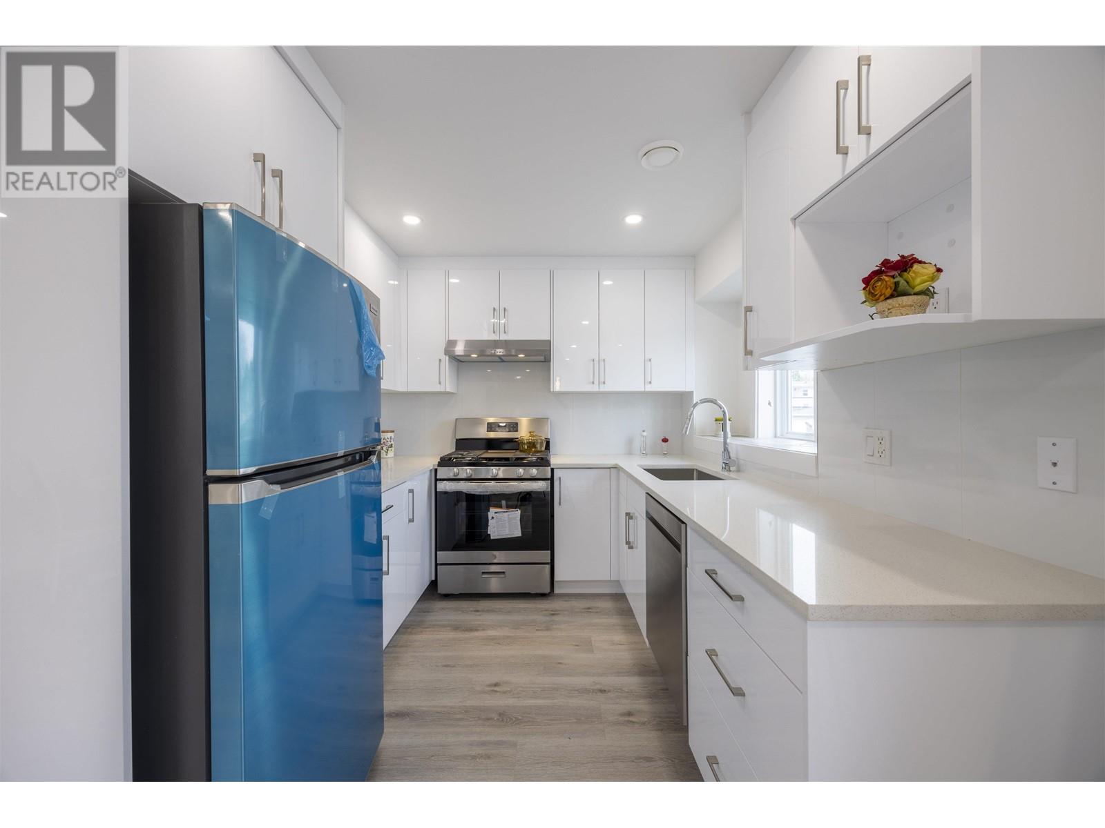 5705 Woodsworth Street, Burnaby, British Columbia  V5G 1S6 - Photo 8 - R2973368