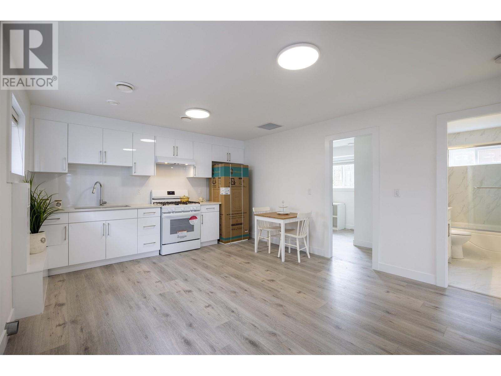 5705 Woodsworth Street, Burnaby, British Columbia  V5G 1S6 - Photo 16 - R2973368