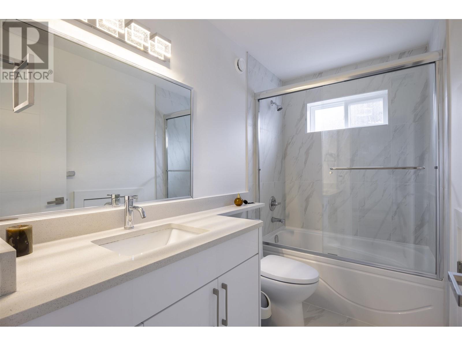 5705 Woodsworth Street, Burnaby, British Columbia  V5G 1S6 - Photo 13 - R2973368