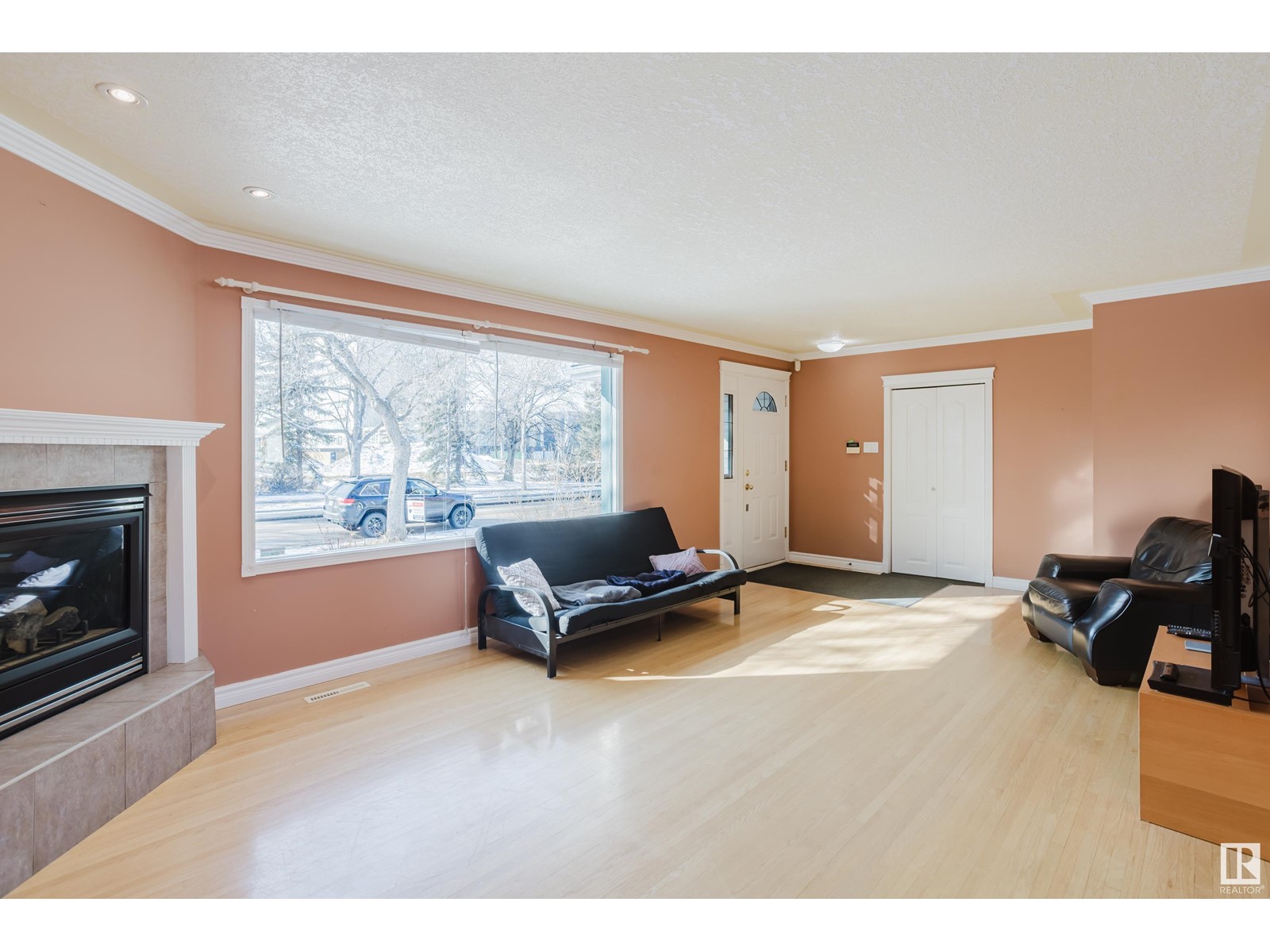 Property at 11423 127 ST NW NW image 2
