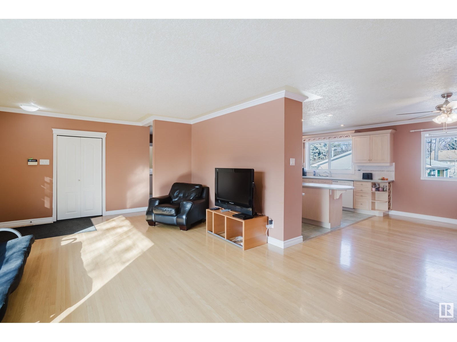 Property at 11423 127 ST NW NW image 4