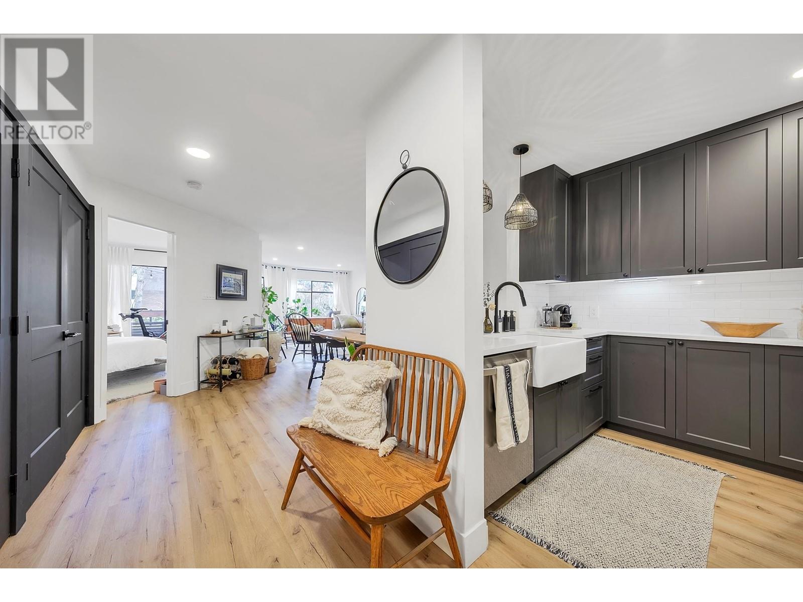 211 2222 Prince Edward Street, Vancouver, British Columbia  V5T 4M6 - Photo 1 - R2976079
